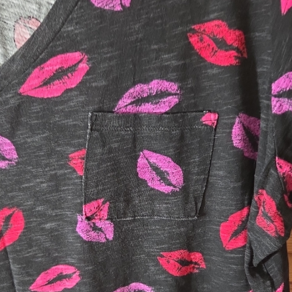 Torrid Black Tee with Red and Pink Lip Print From 2020 - Picture 2 of 7